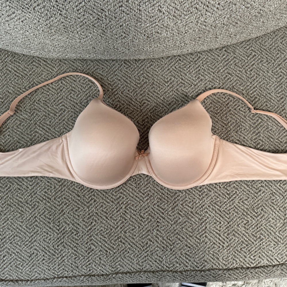 Victoria's Secret Tan T-Shirt Bra with Seamless Design